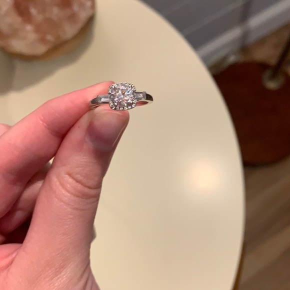Jewelry - Cubic zirconia ring